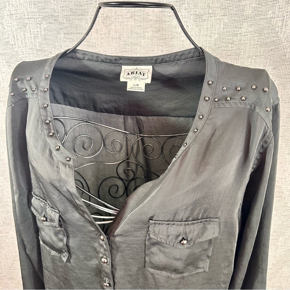 ARIAT grey mandarin collar studded grey 3/4 sleeve blouse size L - Picture 6 of 12